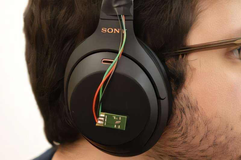 AI headphones create a 'sound bubble,' quieting all sounds more than a few feet away