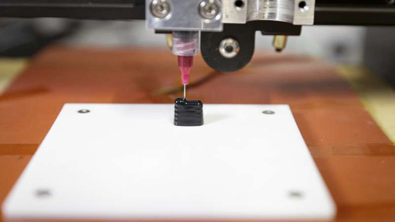 Printing of pellets used for the measurement of thermoelectric properties. Credit: Shengduo Xu | ISTA Cooling materials – Out of the 3D printer