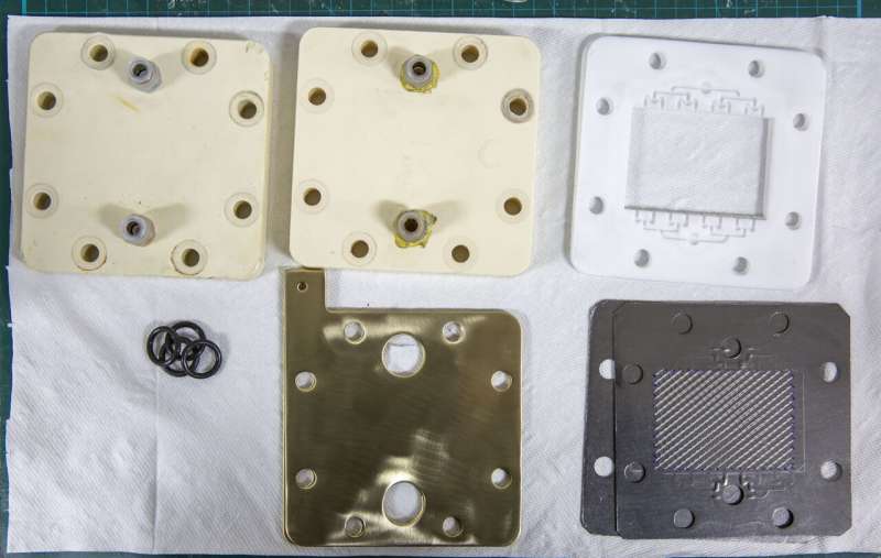 The new copper oxide-based electrode material developed by the research team. Credit: Korea Institute Of Energy Research Enhanced durability of fire-safe aqueous zinc-ion batteries via electron sponge technology