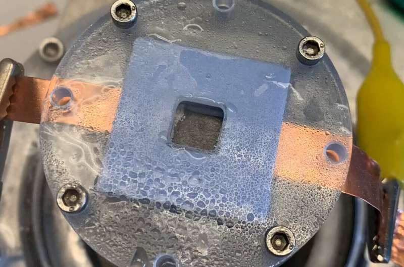Evaporation test setup using the fiber membrane. Credit: Tianshi Feng and Yu Pei New cooling tech could curb data centers' rising energy demands