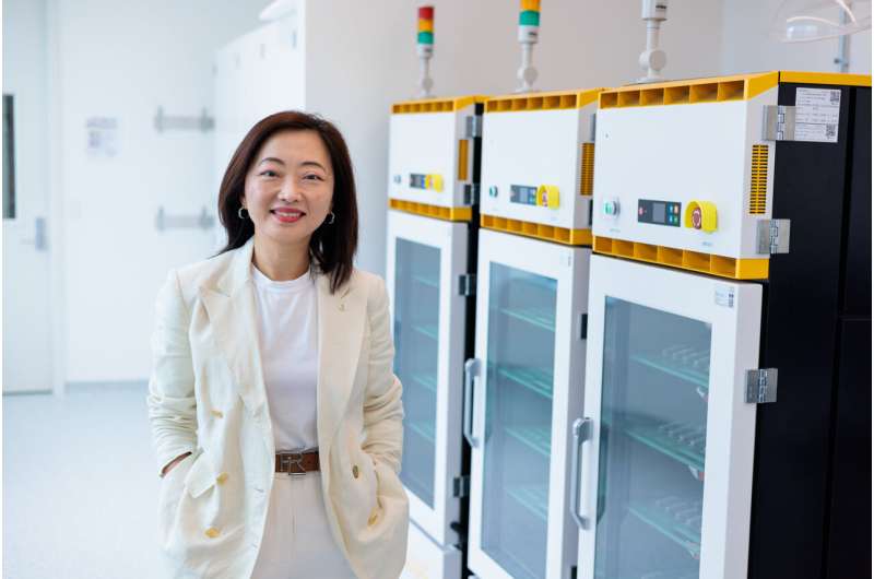 New research from the lab of UChicago Pritzker School of Molecular Engineering Liew Family Professor of Molecular Engineering Y. Shirley Meng raises the benchmark for sodium-based all-solid-state batteries as an alternative to lithium-based batteries. Credit: UChicago Pritzker School of Molecular Engineering / Jason Smith Breakthrough advances sodium-based battery design