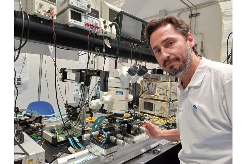 Francesco Morichetti, professor at DEIB—Department of Electronics, Information and Bioengineering of the Politecnico di Milano, and head of the university's Photonic Devices Lab, inside his lab. Professor Morichetti contributed to the paper about the training of physical neural networks, along with an international team of colleagues. Credit: Politecnico di Milano Physical neural networks, the new frontier for sustainable artificial intelligence